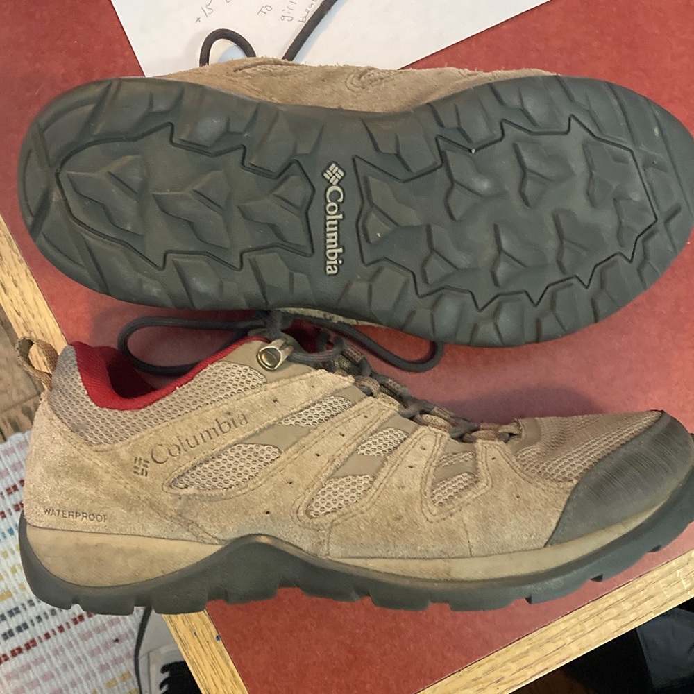 Columbia Men's Tan and Black Athletic Shoes